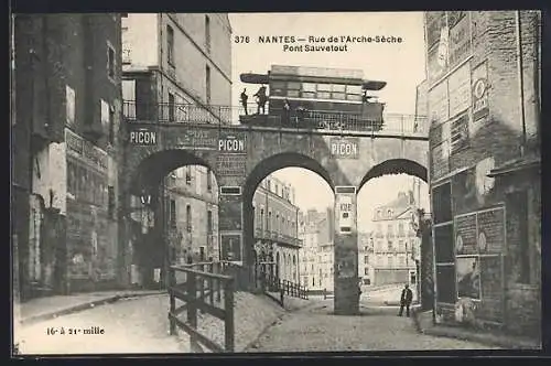 AK Nantes, Rue de l`Arche-Sèche & Pont Sauvetout, Strassenbahn