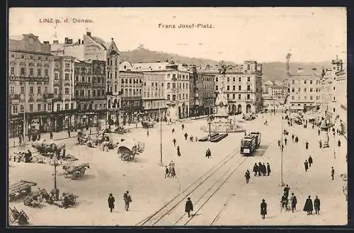 AK Linz a. Donau, Strassenbahn auf dem Franz Josef-Platz, Denkmal und Geschäfte