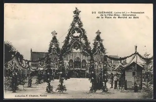 AK Guérande, Procession de la Fête-Dieu, Décoration de la Place du Marché au Bois