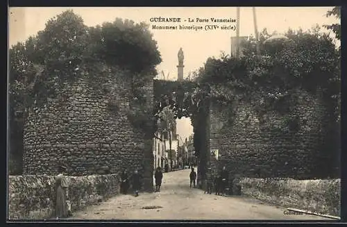 AK Guérande, La Porte Vannetaise, Monument historique, XIVe siècle