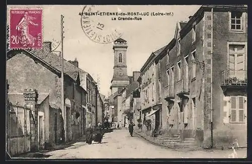 AK Saint-Étienne-de-Montluc, La Grande-Rue avec vue sur le clocher