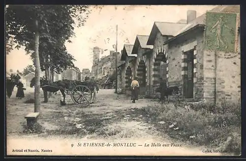 AK Saint-Étienne-de-Montluc, La Halle aux Veaux avec charrettes et passants