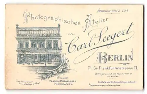 Fotografie Carl Seegert, Berlin, Gr. Frankfurterstr. 71, Foto-Atelier & Geschäftshaus, Rückseitig Portrait