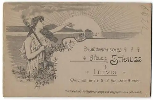 Fotografie Atelier Strauss, Leipzig, Windmühlenstrasse 8-12, Dame mit Fackel betrachtet Sonnenaufgang - Jugendstil