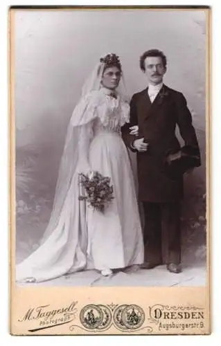 Fotografie M. Taggesell, Dresden, Augsburgerstr. 9, Hochzeit, Brautpaar in festlicher Bekleidung