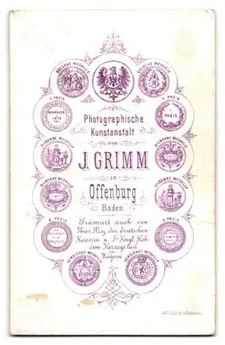 Fotografie J. Grimm, Offenburg, Brustporträt einer Frau im Halbprofil