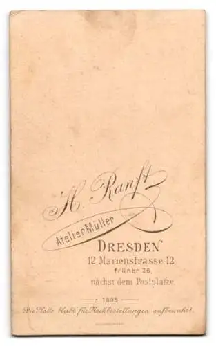 Fotografie H. Ranft, Dresden, Marienstrasse 12, Mädchen mit Blumenkorb im Garten