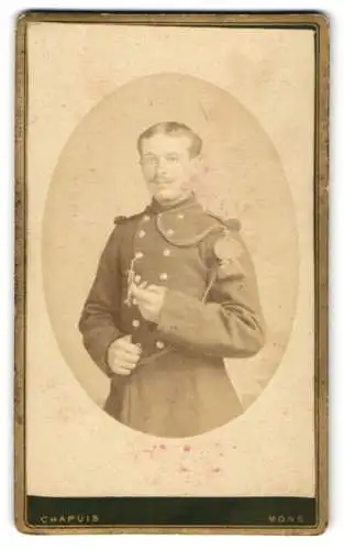 Fotografie Chapuis, Mons, 15 Rue du Séminaire, Porträt eines Soldaten in Uniform