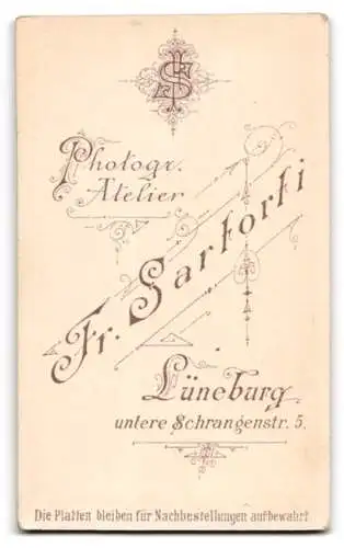 Fotografie Fr. Sartorti, Lüneburg, untere Schrangenstr. 5, Eleganter Herr mit markantem Schnurrbart