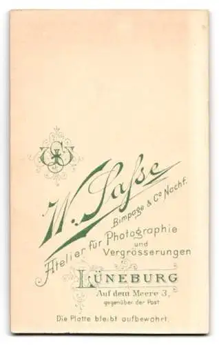 Fotografie W. Gafse, Lüneburg, Auf dem Meere 3, Porträt eines eleganten Herrn