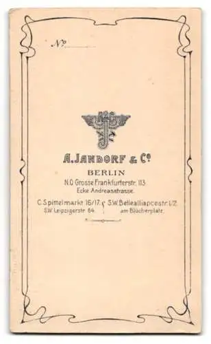 Fotografie A. Jandorf & Co., Berlin, Grosse Frankfurterstr. 113, Mutter mit Kind auf dekorativem Stuhl