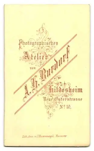 Fotografie A. H. Burdorf, Hildesheim, Neue Osterstrasse 10, Portrait eines ernst blickenden Mannes mit Bart