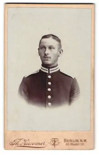 Fotografie Th. Ziesemer, Berlin, Alt-Moabit 116, Junger Soldat in Uniform