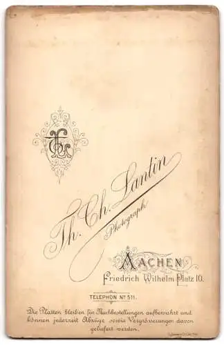 Fotografie Th. Lantin, Aachen, Friedrich Wilhelmplatz 10, Ein Paar in adretter Kleidung