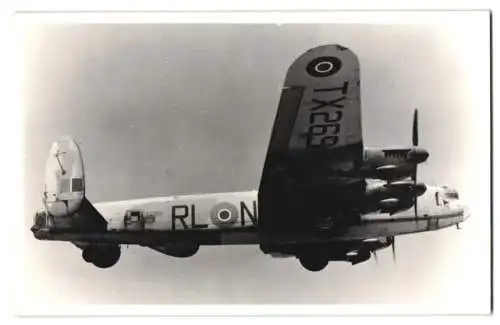 Fotografie Bomber - Flugzeug, Viermotoriger Niederdecker der Royal Airforce, Kennung TX269