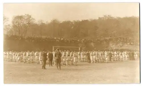 Fotografie Bergarbeiter - Bergleute aus Pernik / Bulgarien, Feierlichkeit - Volksfest in Nationaltracht 1924