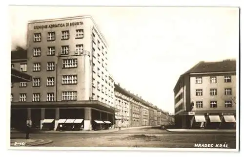 Fotografie unbekannter Fotograf, Ansicht Hradec Králové - Königgrätz, Strassenkreuzung mit Drogerie