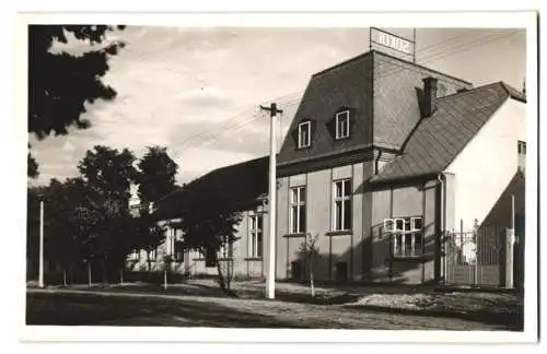 Fotografie unbekannter Fotograf, Ansicht Hradec Králové - Königgrätz, Gebäude mit Schild Sokol