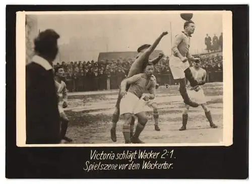 Fotografie Fussball, Spielszene Victoria vs. Wacker 2:1, Szene vor dem Wackertor