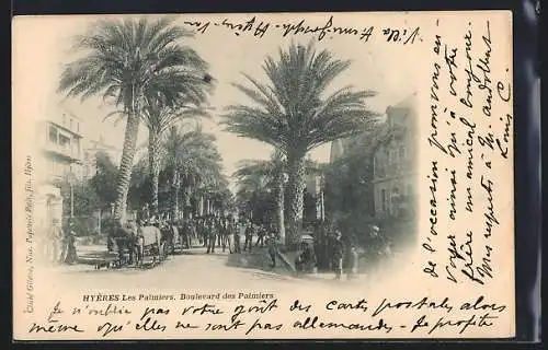 AK Hyères, Boulevard des Palmiers avec passants et calèches