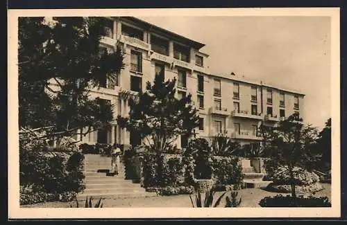 AK Agay, L`Hôtel de la Baumette vue de la facade principale entourée de jardins