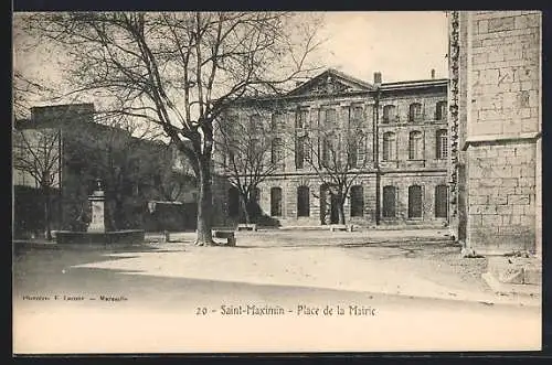 AK Saint-Maximin, Place de la Mairie