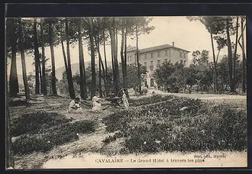 AK Cavalaire, Le Grand Hôtel à travers les pins