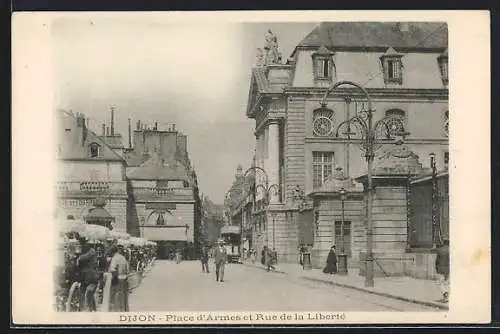 AK Dijon, Place d`Armes et Rue de la Liberté, Strassenbahn