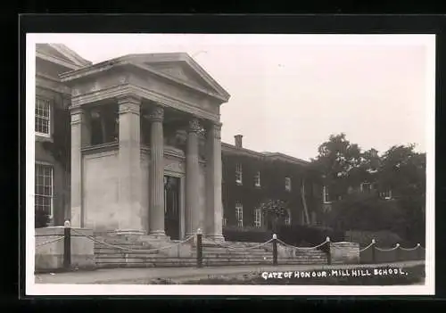 AK Mill Hill, Gate of Honour, Millhill School