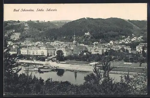 AK Bad Schandau /Sa., Ortsansicht mit Bergen u. Elbe