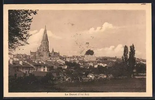 AK Le Dorat, Vue côté Est du village avec l`église en arrière-plan