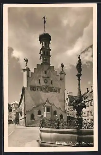 AK Kempten /Allgäu, Rathaus mit Brunnen