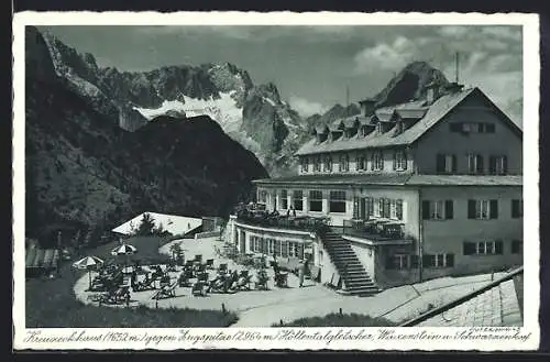 AK Garmisch, Hotel Kreuzeckhaus gegen Zugspitze, Höllentalgletscher und Schwarzkopf, Waxenstein