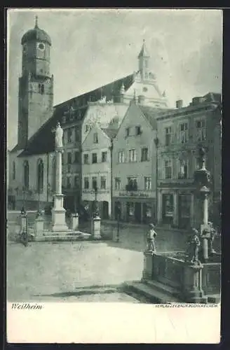 AK Weilheim / Oberbayern, Strassenpartie mit Geschäften, Kirche und Denkmal