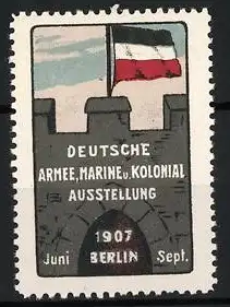 Reklamemarke Berlin, Deutsche Armee, Marine und Kolonial Ausstellung 1907, Flagge auf einer Burgmauer