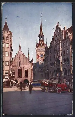 AK München, Marienplatz mit Autos und Blick aufs alte Rathaus
