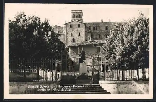 AK St-Donat-sur-l'Herbasse, Jardin de l'Hotel de Ville