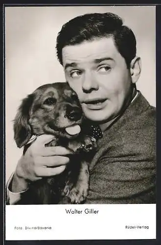 AK Schauspieler Walter Giller mit Hund