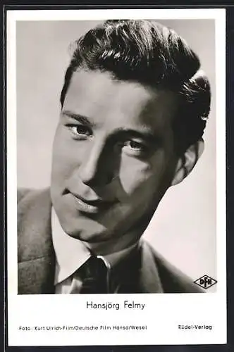 AK Schauspieler Hansjörg Felmy mit Anzug und Krawatte