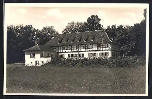 AK Aalen, Schubart-Jugendherberge von einer Wiese gesehen