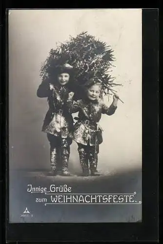 Foto-AK Photochemie Berlin Nr. 3883-3: Zwei junge Knaben in Uniform mit einem Weihnachtsbaum