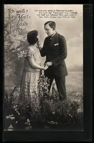 Foto-AK Photochemie Berlin Nr. 5356-1: Junges Liebespaar auf einer Blumenwiese, Studiokulisse