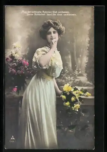 Foto-AK Photochemie Berlin Nr. 6566 /6: Junge Frau im taillierten Kleid mit Blumenstrauss