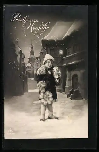 Foto-AK Photochemie Berlin Nr. 5474-6: Junges Mädchen in Pelzjacke mit Glücksklee im Schnee, Studiokulisse