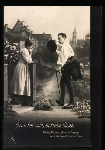 Foto-AK Photochemie Berlin Nr. 5438-2: Junger Wandersmann verabschiedet sich von seiner Liebsten, Studiokulisse