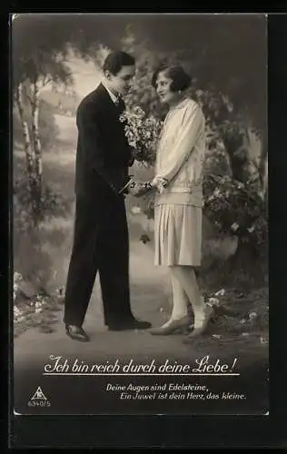 Foto-AK Photochemie Berlin Nr. 6340 /5: Junges Paar Hand in Hand auf einem Waldweg, Studiokulisse