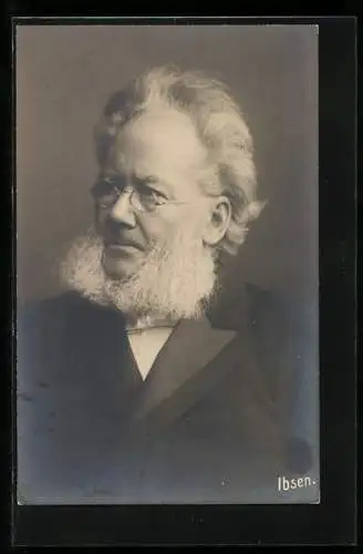 Foto-AK Schriftsteller Ibsen in schwarzem Anzug