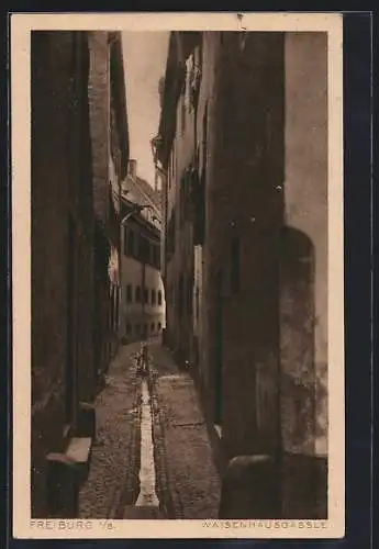 AK Freiburg i. B., Strasse Waisenhausgässle mit alten Häusern