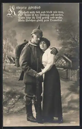 Foto-AK NPG Nr. 12561: Kriegers Abschied, Gardesoldat nimmt sein Liebchen in den Arm