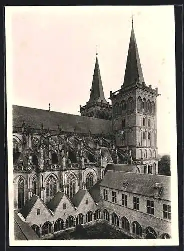 Foto-AK Deutscher Kunstverlag, Nr.4: Xanten, Blick in den Kreuzhof vom Viktorsdom